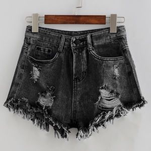 🌟BRAND NEW🤩Distressed jean shorts